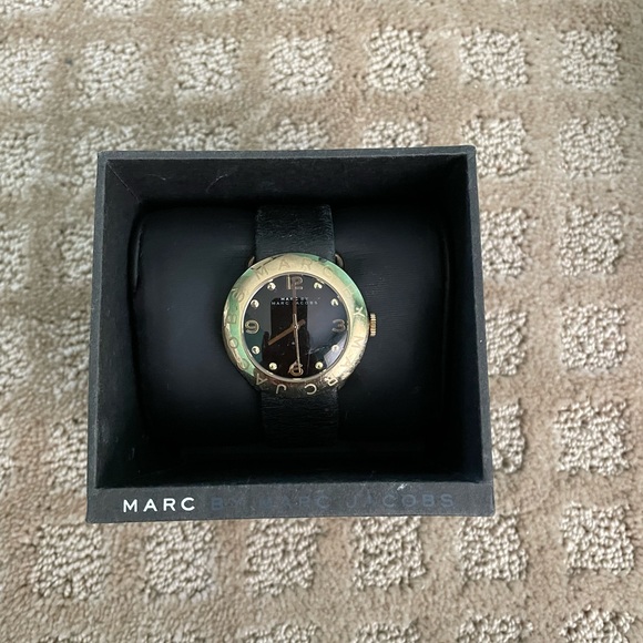 Marc by Marc Jacobs Amy Black Dial Gold Bezel Ladies Watch - Picture 5 of 6
